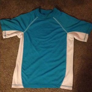 Tee shirt